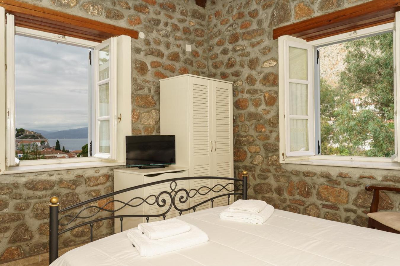 Nereids Guesthouse Hydra  Bagian luar foto